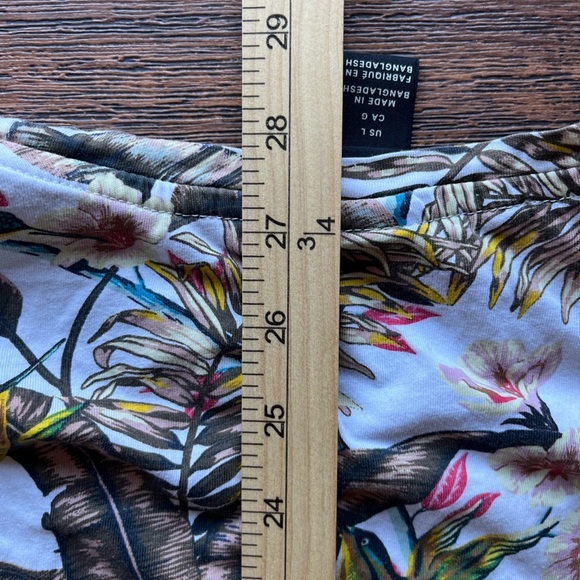 Men's H&M T-Shirt Multicolor All-Over L Tropical Animal Print Art Street City - Picture 12 of 12